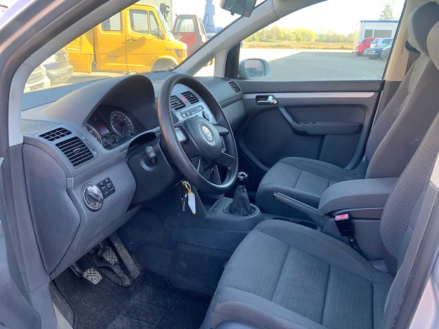 2005 volkswagen touran 2.0 fsi personenauto - afbeelding 13 van  15