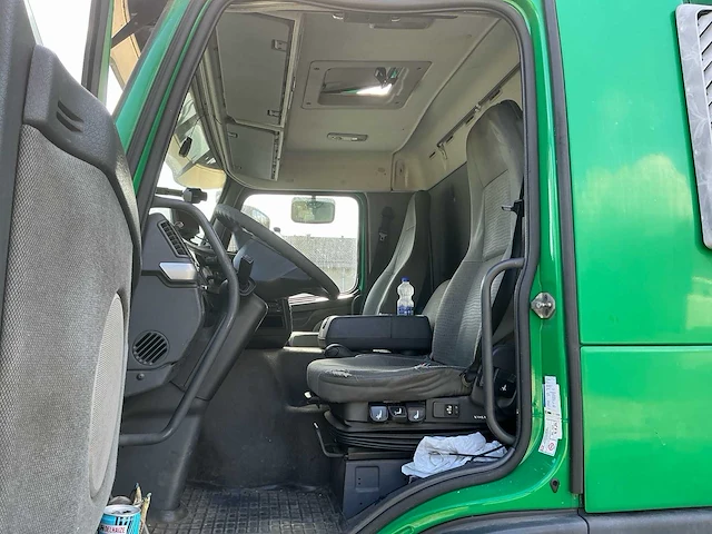 2005 volvo fmfh 4x2r 8.0 vrachtwagen met dhollandia 2.500 kg laadklep - afbeelding 12 van  51