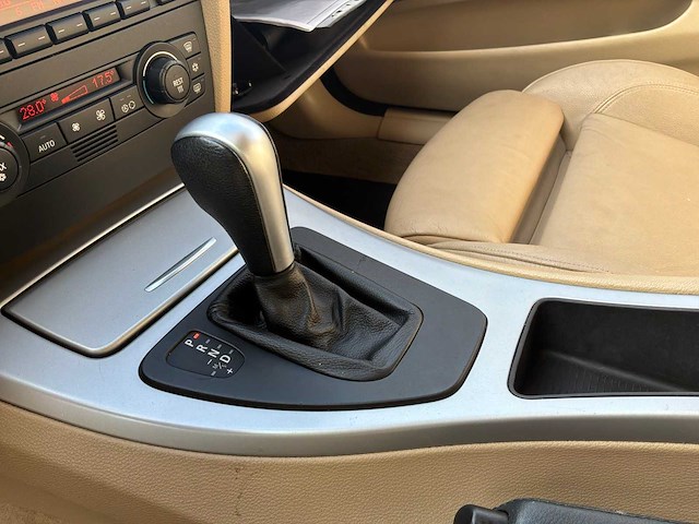 2006 bmw 320i personenauto - afbeelding 16 van  24