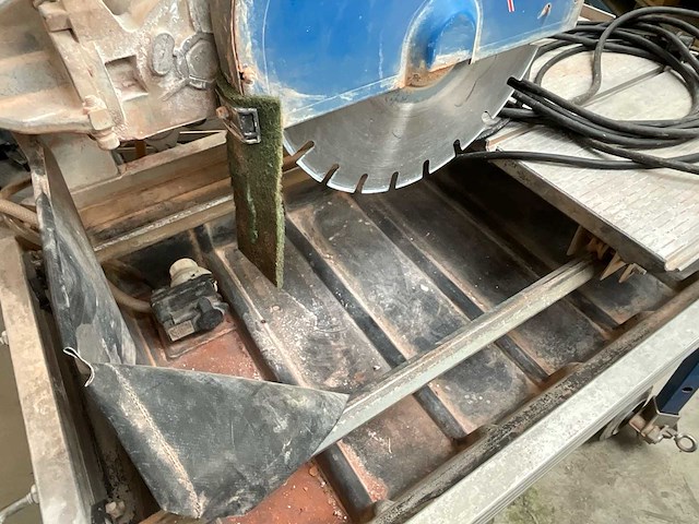 2006 carat t-3510 laser zaagtafel steen - functioneel - afbeelding 4 van  9