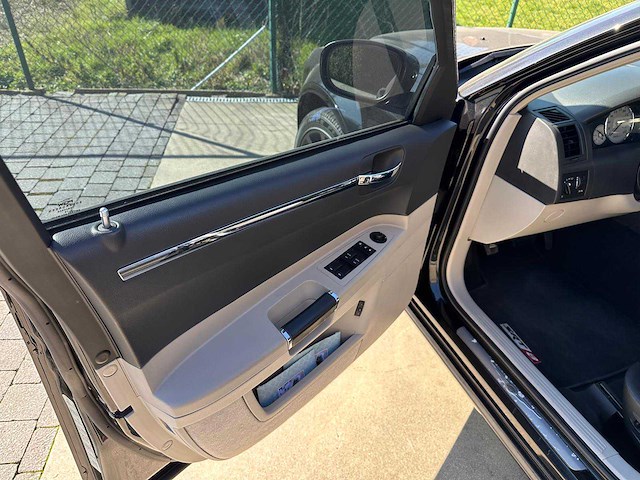 2006 chrysler 300c srt8 6.1 hemi v8 - afbeelding 47 van  69