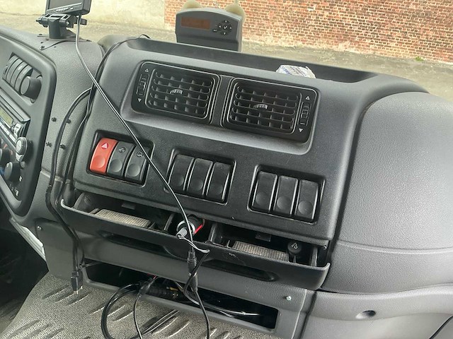 2006 daf lf45 vrachtwagen paardentransport - afbeelding 18 van  48