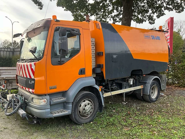 2006 daf lf55 vrachtwagen veegmachine - afbeelding 12 van  50
