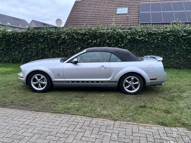 2006 ford mustang cabrio personenauto - afbeelding 10 van  49