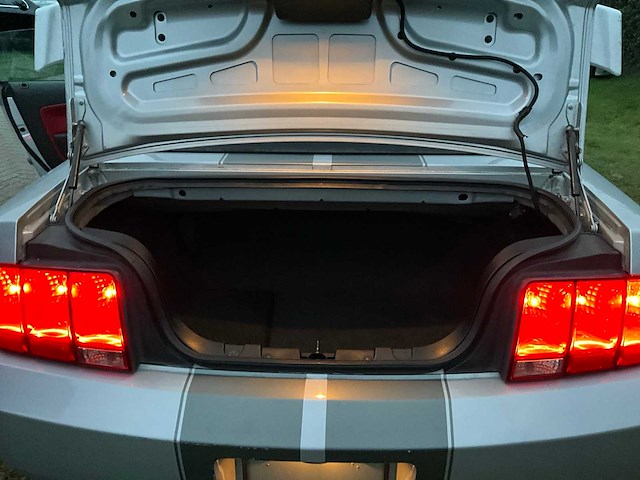 2006 ford mustang cabrio personenauto - afbeelding 37 van  49