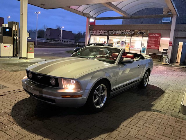 2006 ford mustang cabrio personenauto - afbeelding 43 van  49
