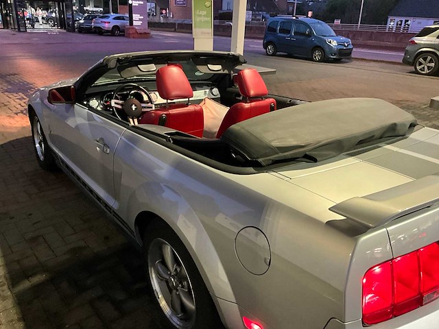 2006 ford mustang cabrio personenauto - afbeelding 46 van  49