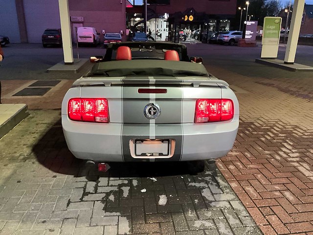 2006 ford mustang cabrio personenauto - afbeelding 47 van  49