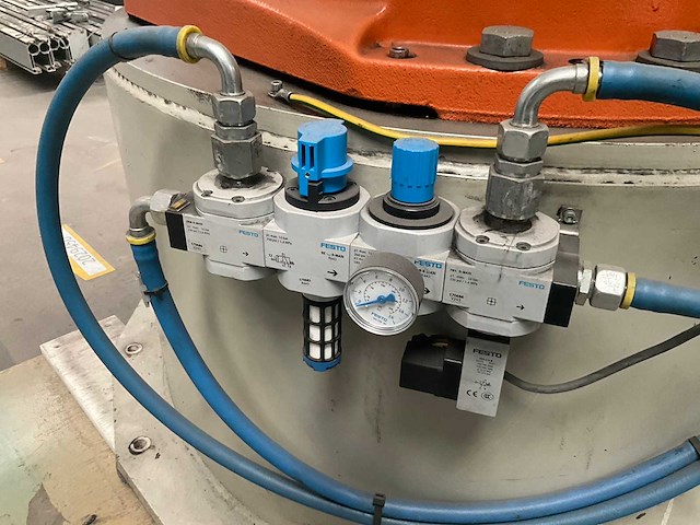 2006 kuka kr210 industriële robot met sturingskast - afbeelding 3 van  23