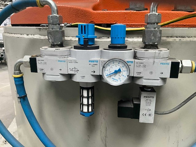 2006 kuka kr210 industriële robot met sturingskast - afbeelding 5 van  23