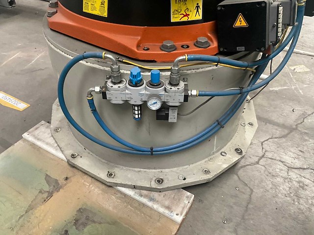 2006 kuka kr210 industriële robot met sturingskast - afbeelding 7 van  23