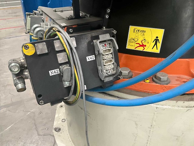 2006 kuka kr210 industriële robot met sturingskast - afbeelding 8 van  23