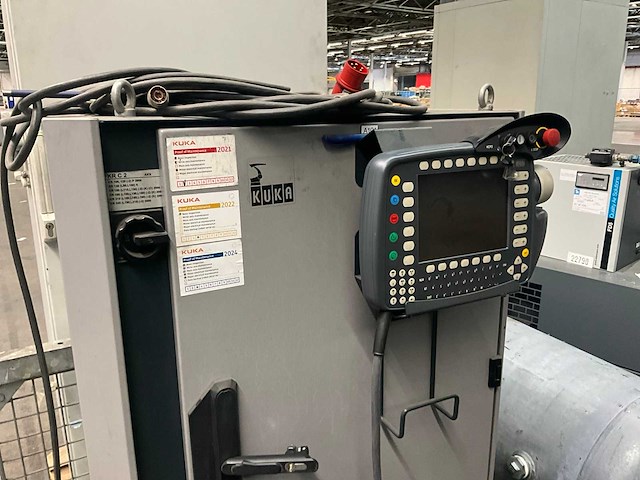 2006 kuka kr210 industriële robot met sturingskast - afbeelding 16 van  23