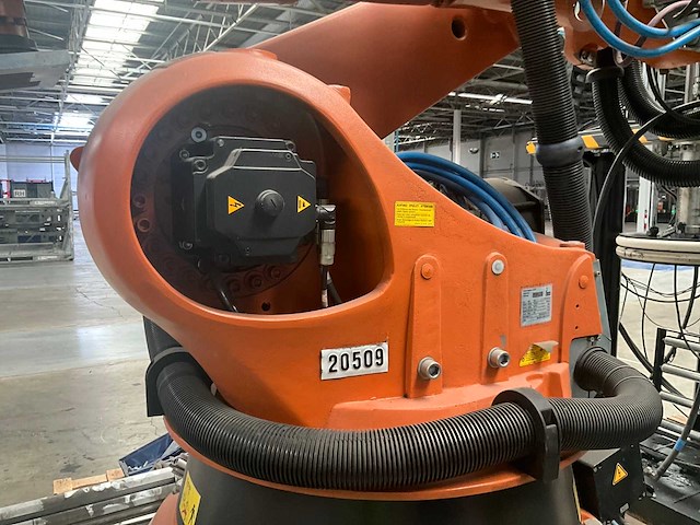 2006 kuka kr210 industriële robot met sturingskast - afbeelding 18 van  23