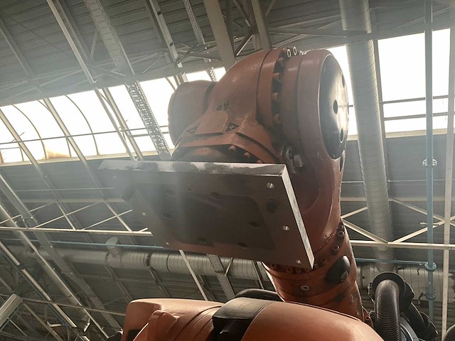 2006 kuka kr210 industriële robot met sturingskast - afbeelding 20 van  23