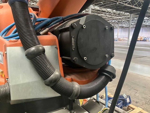 2006 kuka kr210 industriële robot met sturingskast - afbeelding 23 van  23