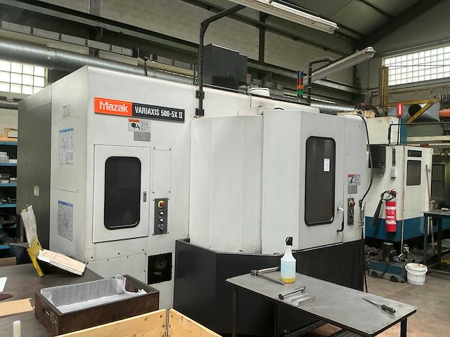 2006 mazak variaxis 500-5x ii 5-assige cnc verticaal bewerkingscentrum - afbeelding 2 van  9
