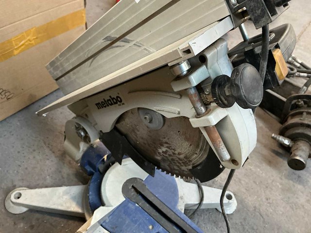 2006 metabo kgt300 afkortzaag - afbeelding 3 van  7