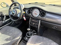 2006 mini cabrio cooper personenauto - afbeelding 18 van  33