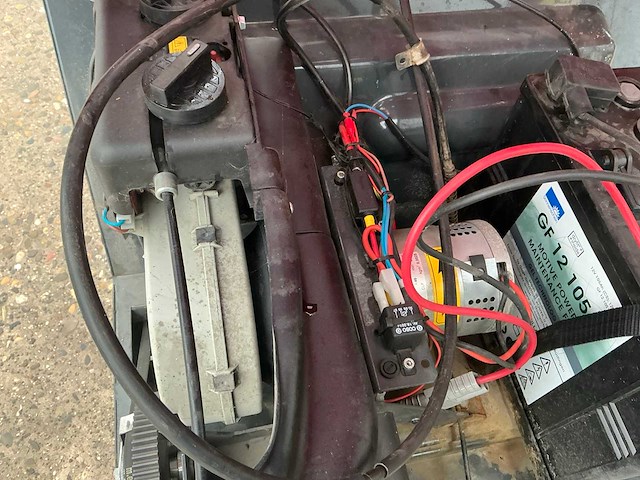 2006 portotecnica lion 600e elektrische borstelmachine - afbeelding 9 van  11