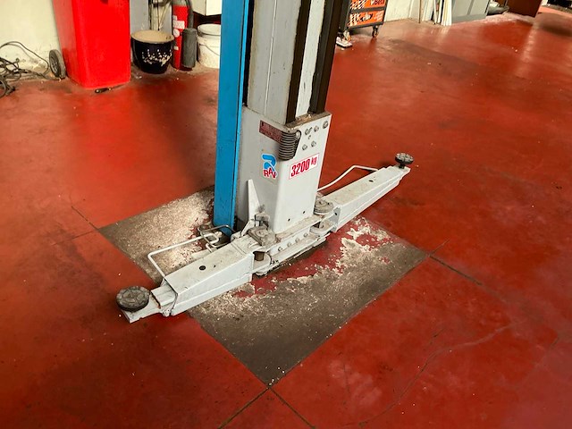 2006 ravaglioli kpx337 2-koloms hefbrug - afbeelding 1 van  5