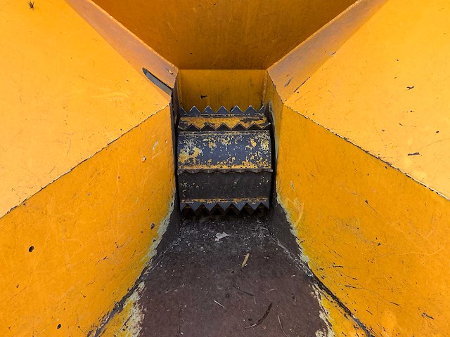 2006 saelen perkun ii er verticale maalmolen - afbeelding 26 van  33