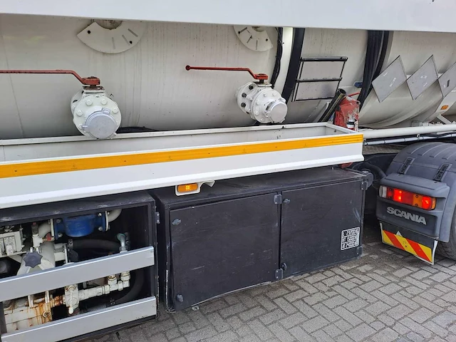 2006 scania r 470 trekker met j hvidtved larsen vacuümtankwagen - afbeelding 5 van  40