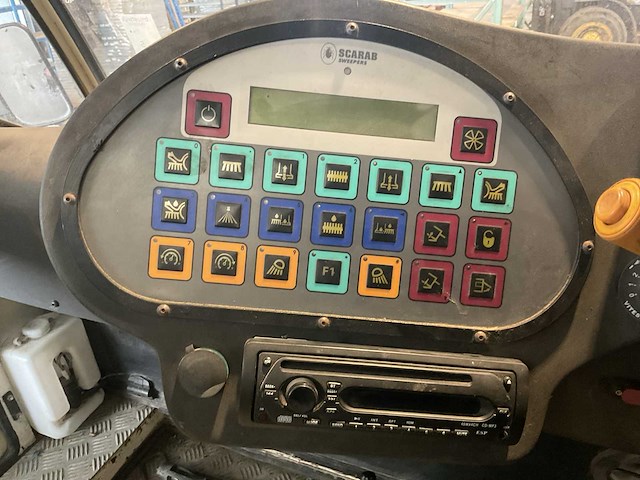 2006 scarab minor hydrostatic zelfrijdende veegmachine - afbeelding 2 van  18