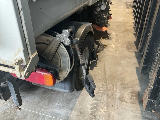 2006 scarab minor hydrostatic zelfrijdende veegmachine - afbeelding 3 van  18