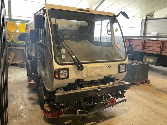 2006 scarab minor hydrostatic zelfrijdende veegmachine - afbeelding 7 van  18