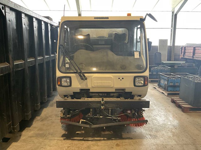 2006 scarab minor hydrostatic zelfrijdende veegmachine - afbeelding 8 van  18