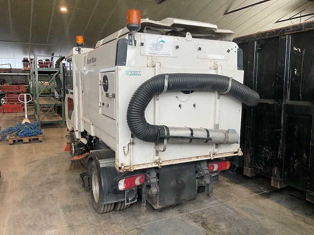 2006 scarab minor hydrostatic zelfrijdende veegmachine - afbeelding 16 van  18