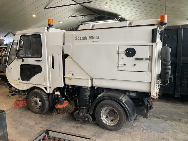 2006 scarab minor hydrostatic zelfrijdende veegmachine - afbeelding 10 van  18