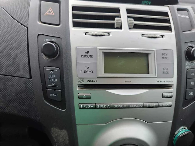 2006 toyota yaris - personenauto - afbeelding 10 van  17