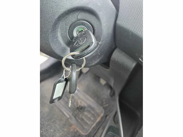 2006 toyota yaris - personenauto - afbeelding 11 van  17