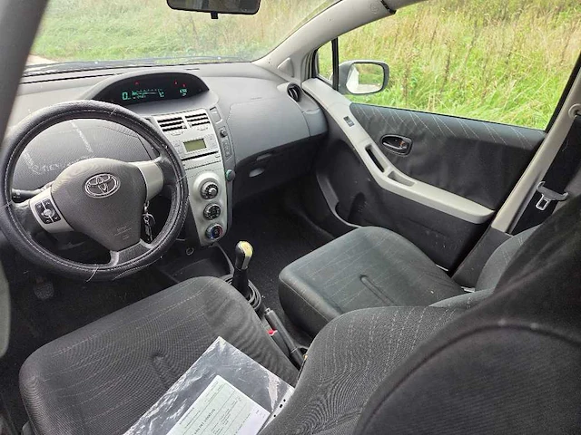 2006 toyota yaris - personenauto - afbeelding 7 van  17
