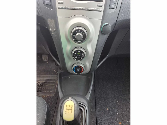 2006 toyota yaris - personenauto - afbeelding 9 van  17