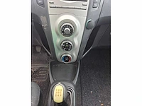 2006 toyota yaris - personenauto - afbeelding 9 van  17