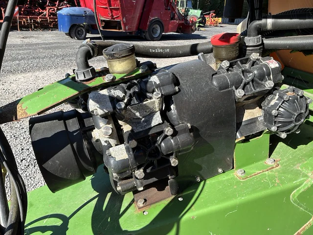 2007 amazone ux 3200 getrokken veldspuit - afbeelding 3 van  40