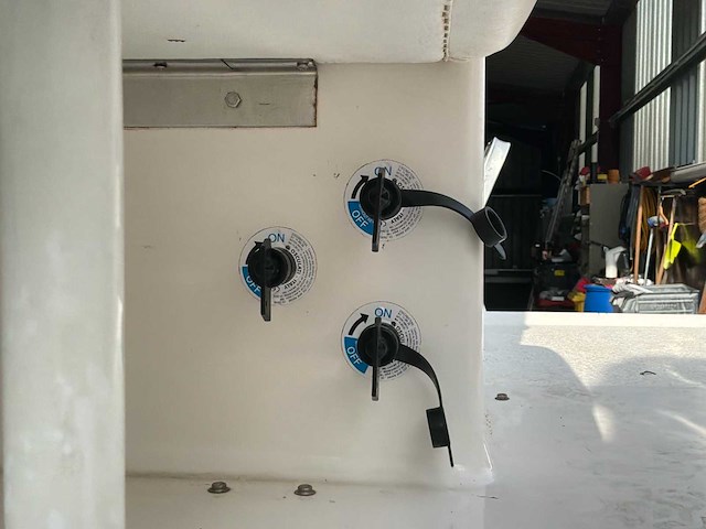 2007 cobrey 25 sc dubbelkajuitboot motorjacht met 3-assige aanhanger - afbeelding 38 van  77