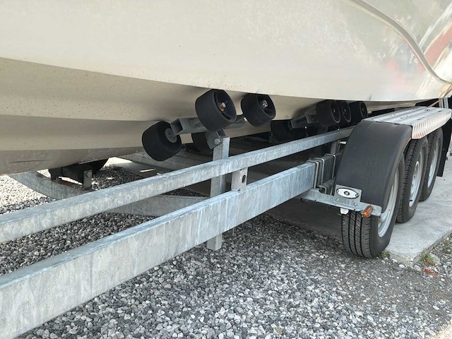 2007 cobrey 25 sc dubbelkajuitboot motorjacht met 3-assige aanhanger - afbeelding 58 van  77
