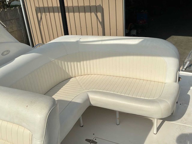 2007 cobrey 25 sc dubbelkajuitboot motorjacht met 3-assige aanhanger - afbeelding 48 van  79