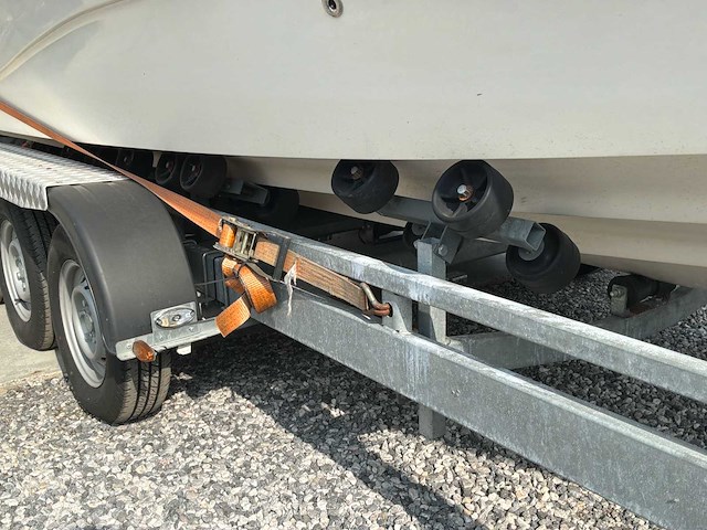 2007 cobrey 25 sc dubbelkajuitboot motorjacht met 3-assige aanhanger - afbeelding 52 van  79