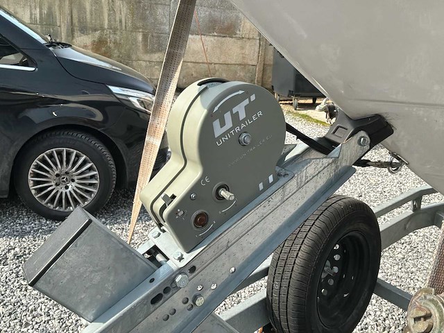 2007 cobrey 25 sc dubbelkajuitboot motorjacht met 3-assige aanhanger - afbeelding 64 van  79