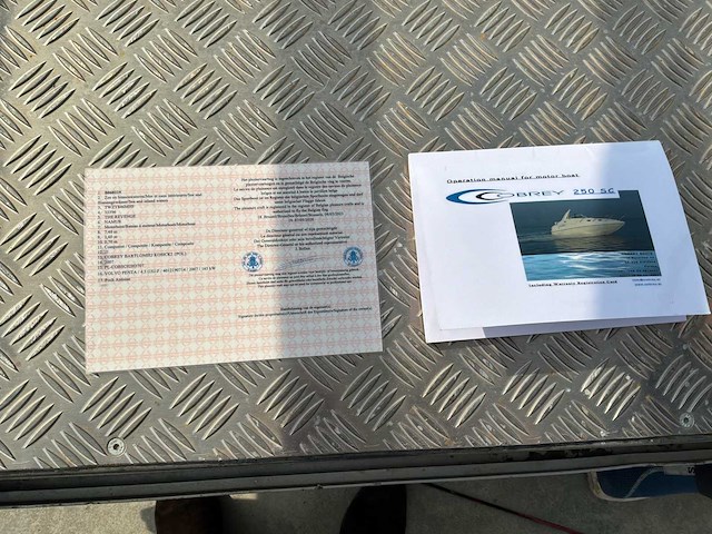 2007 cobrey 25 sc dubbelkajuitboot motorjacht met 3-assige aanhanger - afbeelding 73 van  79