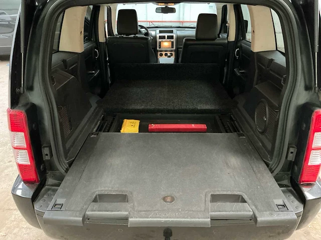2007 dodge nitro rt personenauto - afbeelding 10 van  30