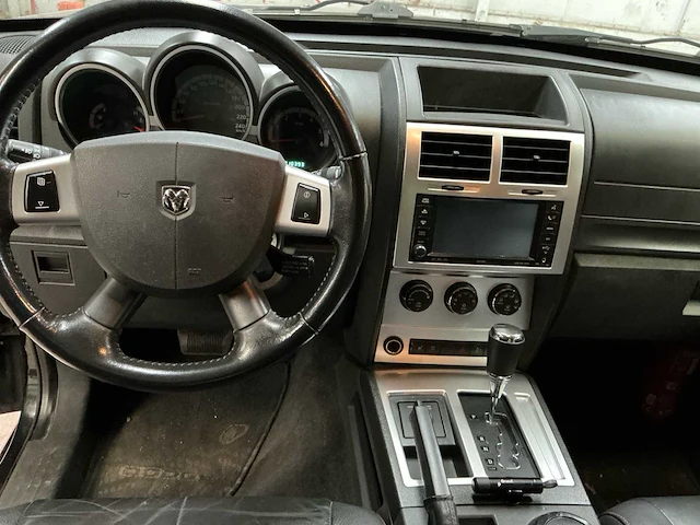 2007 dodge nitro rt personenauto - afbeelding 6 van  30