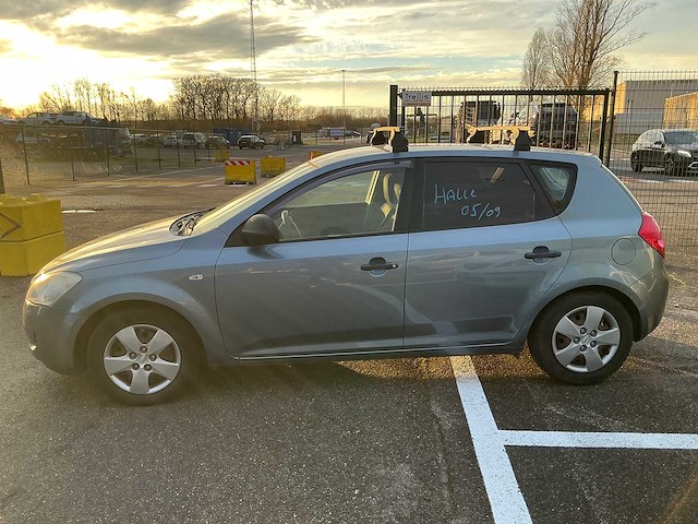 2007 kia cee’d personenauto - afbeelding 3 van  5
