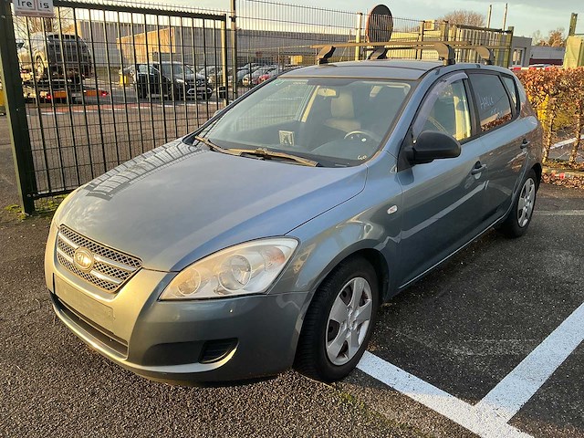 2007 kia cee’d personenauto - afbeelding 1 van  8