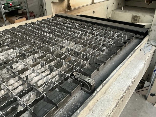 2007 lvd orion 3015 cnc co2-lasersnijmachine - afbeelding 9 van  13